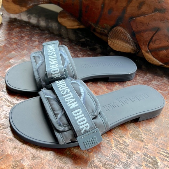 The Christian Dior Dio(r)evolution Slide Sandal Like New Size 37/US 7 Gorgeous🌺 - Picture 5 of 12